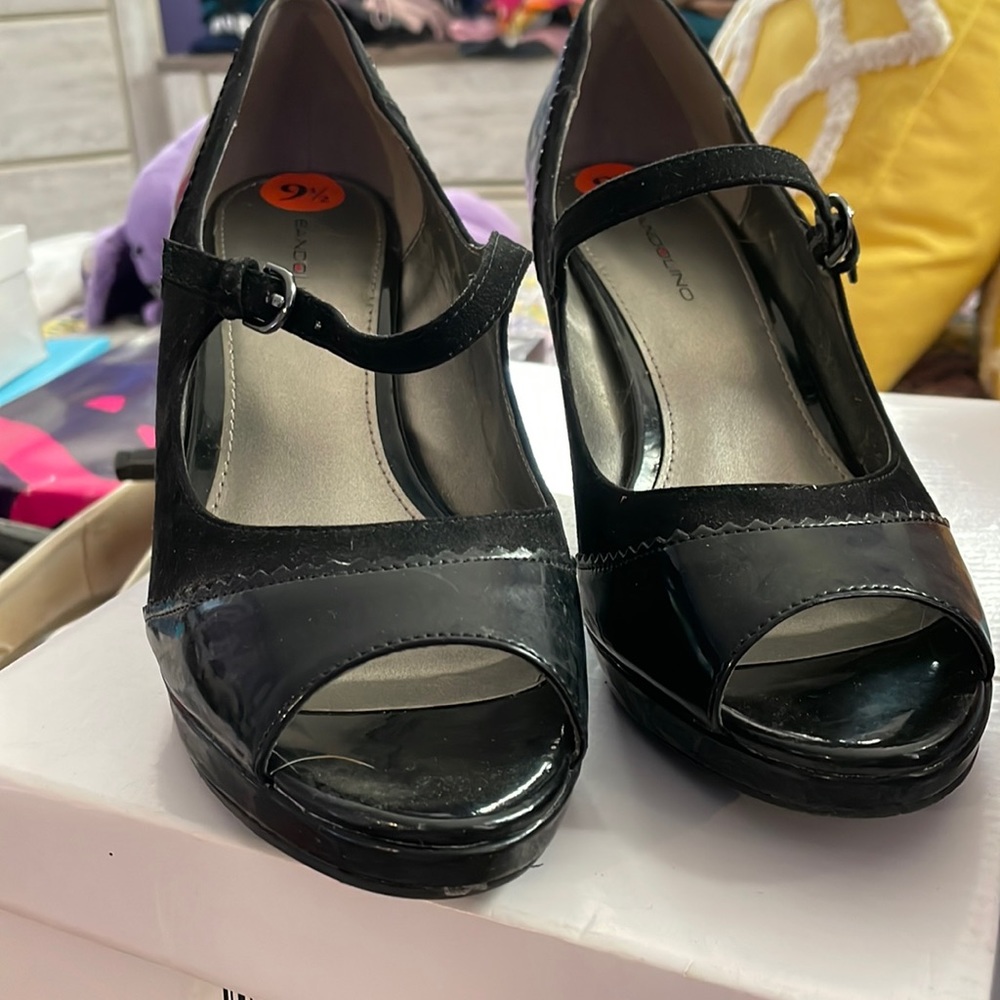 Black open toe